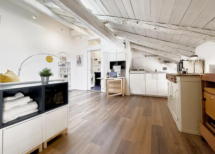 Realkasa De Pepoli 아파트 *